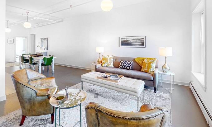 Rockland Apartment | Beautiful snowbird-friendly apartment near the ocean with high-speed WiFi