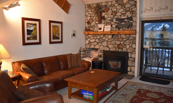Mammoth Lakes Condo | Beautiful Snowcreek 2 + Loft with Spectacular Mountain Views Very Well Reviewed