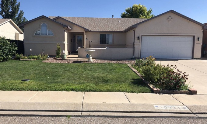 Sunnyheights House | Beautiful Spacious 3 bedroom, 3 bath full furnished Home