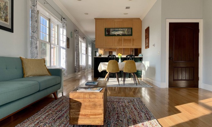 Darien Apartment | Beautiful, spacious 3rd floor apartment in the Darien historic district.