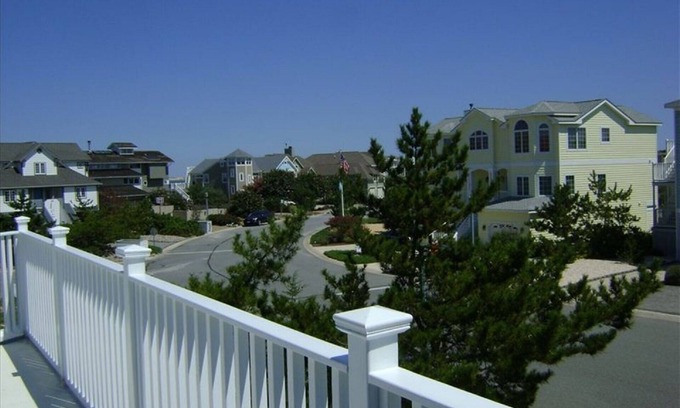 Lewes House | Beautiful, Spacious 4BR,Steps to the Beach,Pool & State Park