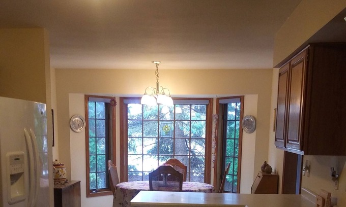 Cedarburg Condo | Beautiful Spacious Condo 28 Mins. From Milwaukee Located Near Downtown Cedarburg