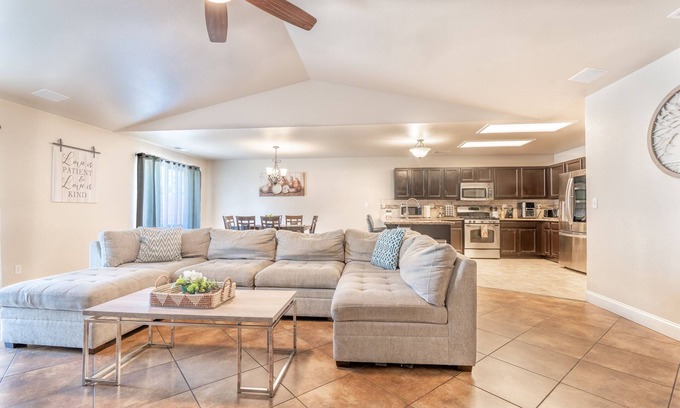 Clovis House | Beautiful & Spacious Home close to National Parks