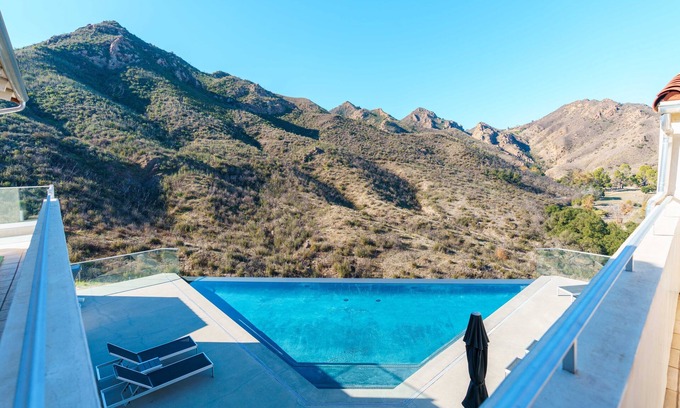Agoura Hills House | Beautiful, spacious home w infinity pool - amazing views, close Malibu beaches.