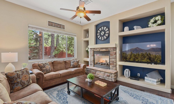 Flagstaff House | Beautiful & Spacious Westside Townhouse, Sleeps 8 w/A/C.