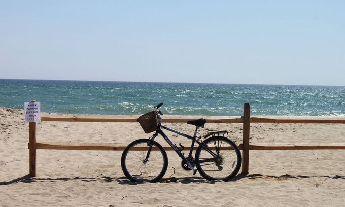 Madaket House | Beautiful spot by the beach for your vacation in this Madaket Townhouse.