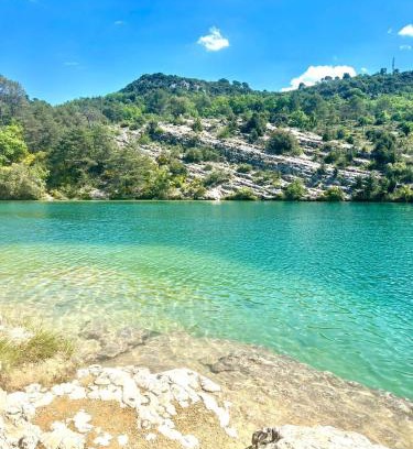 Esparron-de-Verdon Apartment | Beautiful studio terrace with Esparron lake view 4 people