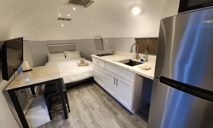 Mid City House | Beautiful Studio Airstream!