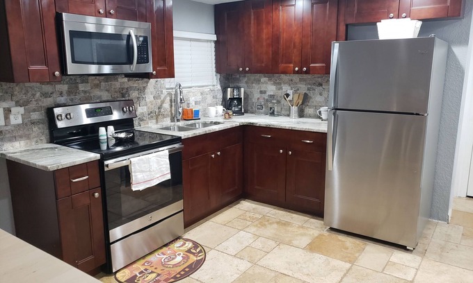 Seffner Community Alliance House | BEAUTIFUL STUDIO IN HEART OF BRANDON