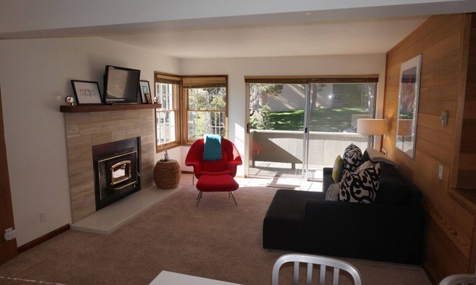 Mammoth Lakes Condo | Beautiful Sun-Filled Condo just Steps from Mammoth Mountain's Canyon Lodge!