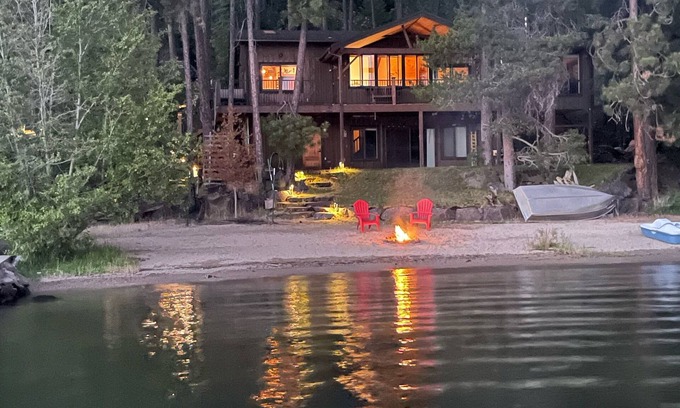 Coeur d'Alene House | Beautiful Sunny Beach Front Lake House