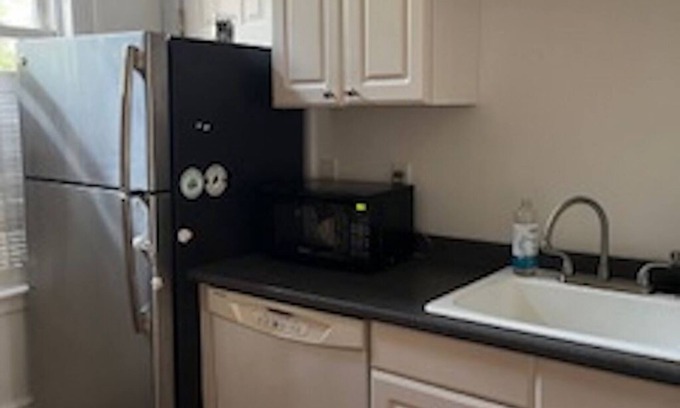 East End Apartment | Beautiful sunny first floor - walk everywhere- summer options!