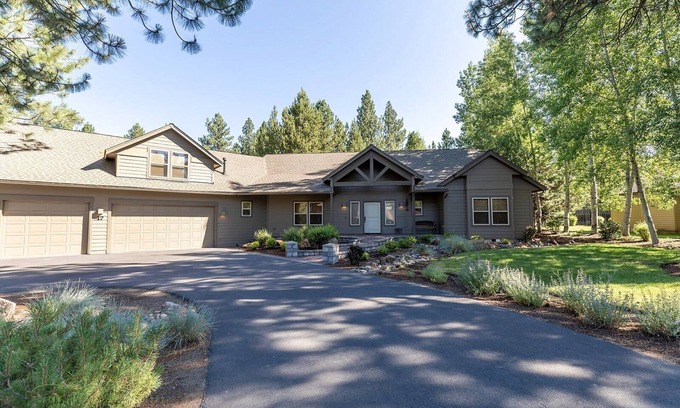 Sunriver House | Beautiful Sunriver Home w/Central Oregon Charm, Great for families, SHARC