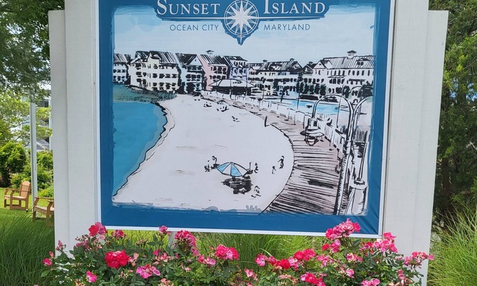 Sunset Island Condo | Beautiful Sunset Island 3 BR Condo. Great amenities and mid town location