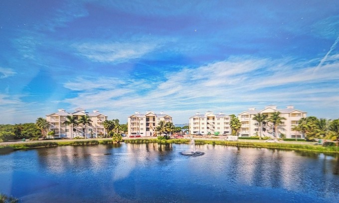 Whitney Beach Condo | BEAUTIFUL SUNSET VIEWS, Near IMG ACADEMY/BEACHES