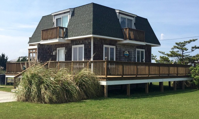 Rodanthe House | Beautiful Sunsets, Short walk to the Beach, Pet Friendly!
