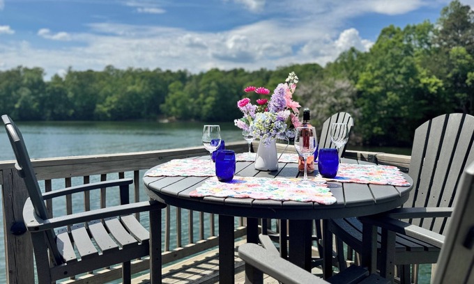 Moneta House | Beautiful! SUPs, Fire Table, Game Room, Party Dock, Deep Cove, Fast WIFI,Pets OK