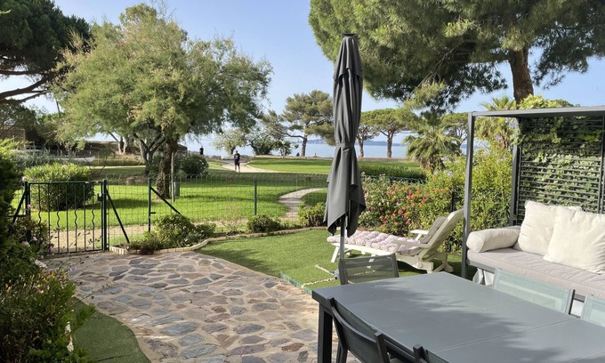 La Londe-les-Maures Apartment | Beautiful T2 facing the sea