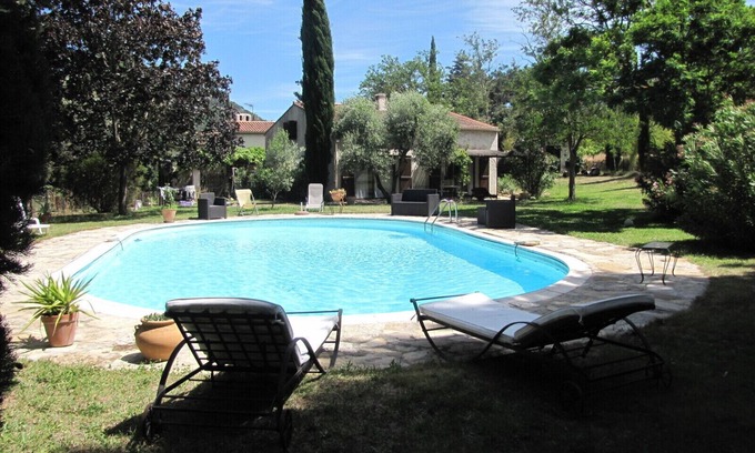 Le Beausset Cottage | Beautiful T3 gite in the heart of the vineyards 10 minutes from the beach