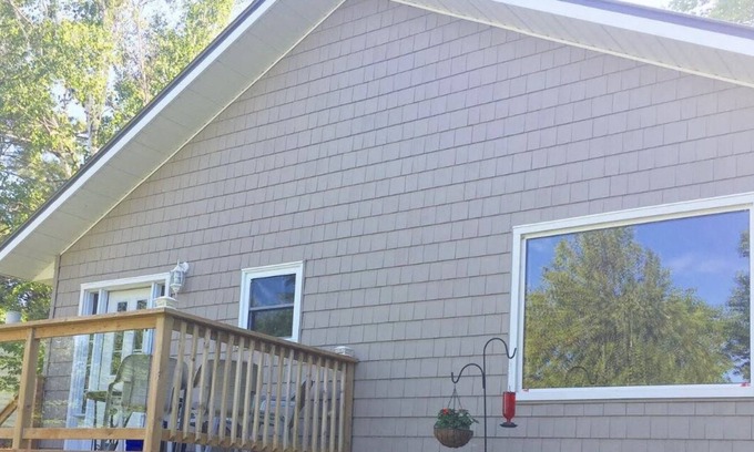 Manitoulin District Cottage | Beautiful three bedroom cottage on sand beach in Long Bay, Lake Kagawong