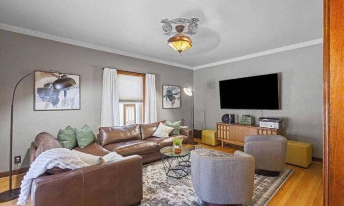 Wauwatosa House | Beautiful three bedroom property located in a quiet neighborhood!