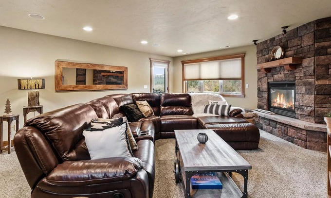 Lincoln County Cabin | BEAUTIFUL TIMBER ACCENTED CABIN