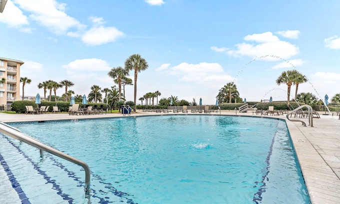 Saint Simons Island Condo | 🐬BEAUTIFUL TOTALLY UPDATED ON THE BEACH AWESOME RATES🏖️