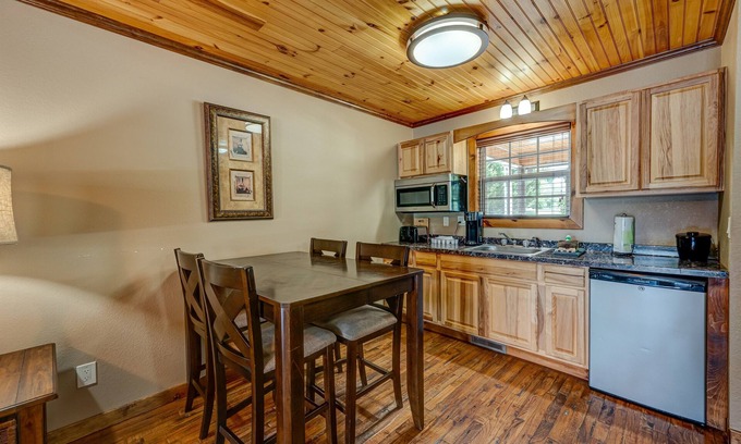 Blue Ridge House | Beautiful Townhome at Willow Creek Falls Lodge