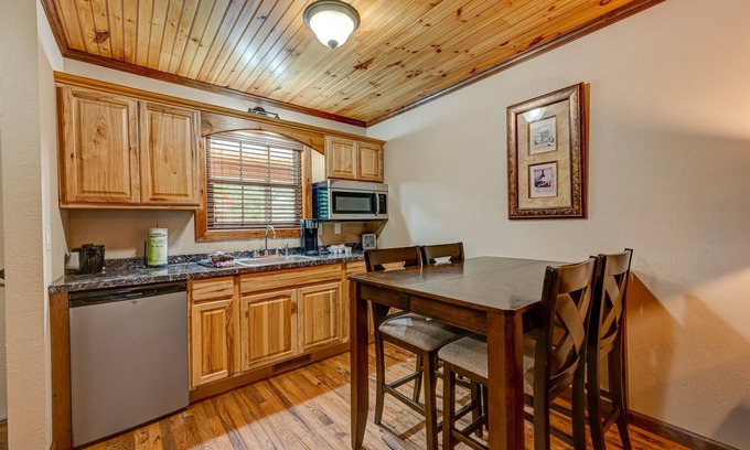 Blue Ridge House | Beautiful Townhome at Willow Creek Falls Lodge