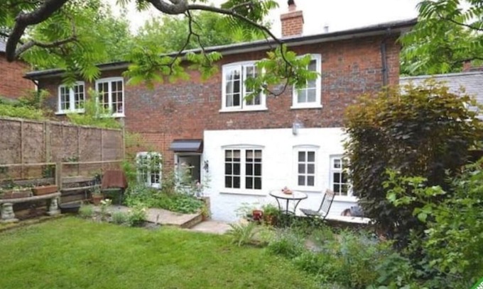 Guildford House | Beautiful townhouse in perfect location