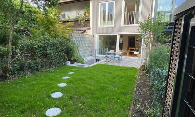 Am Westbad House | Beautiful Townhouse in Munich Laim with E-Parking
