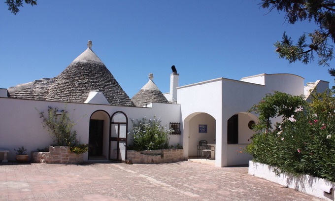 Ceglie Messapica Villa | Beautiful trullo with private pool in rural setting - family friendly, sleeps 6
