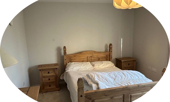 Eastleigh Apartment | Beautiful two bedroom apartment close to Southampton airport and train station
