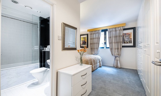 Kensington Apartment | Beautiful Two Bedroom Apartment in Kensington