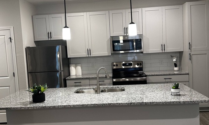 Charlotte Apartment | Beautiful two bedroom/two bathroom apartment in a modern 2023 apartment building