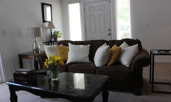 Stockton House | Beautiful updated 2bd 2bath in Great Neighborhood
