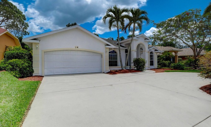 Naples House | Beautiful Updated Home, Private Pool, Minutes from Downtown 5th Ave & Beaches!