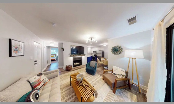Charlotte Center City Condo | Beautiful Uptown Condo w/2BR/2Bath, by Mansion™
