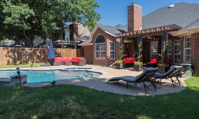 North Richland Hills House | Beautiful Gardens & Pool, pets stay free! 4 beds + Arcade