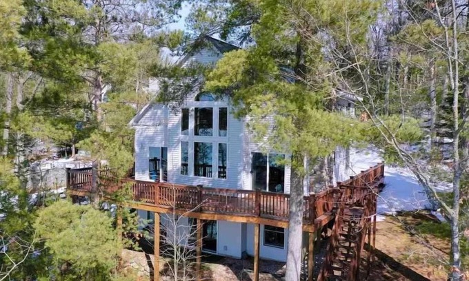 Kalkaska House | Beautiful Vacation Home on Crystal Clear Bear Lake