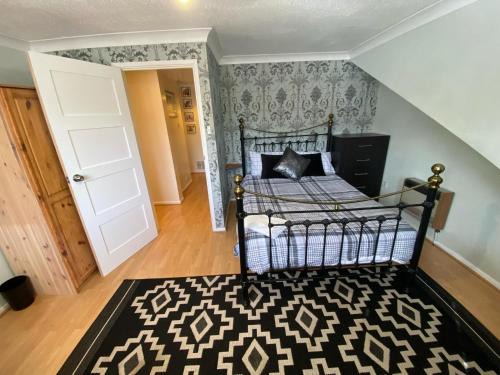 Bracknell House | Beautiful very large double bedroom