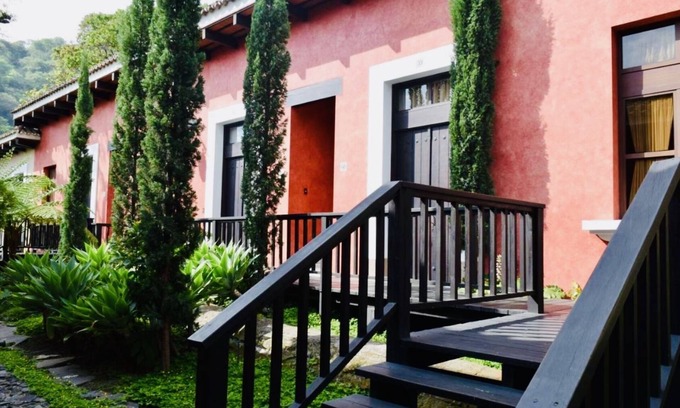 Antigua Guatemala Villa | Beautiful Villa in Antigua, 5 to 6 guests, heated pool 1 parking shuttle