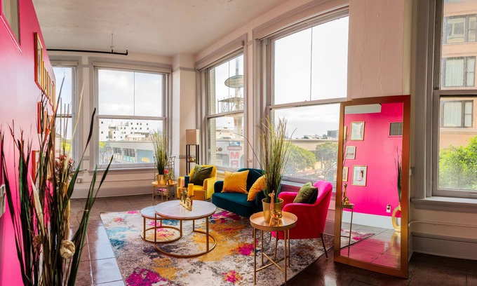 Downtown Apartment | Beautiful Vibrant Chic DOWNTOWN LA Loft