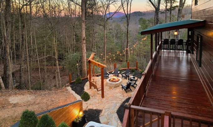 Cherry Log Cabin | Beautiful Views ~ Hot Tub & Fire Pit Entertainment Area ~ Game Room
