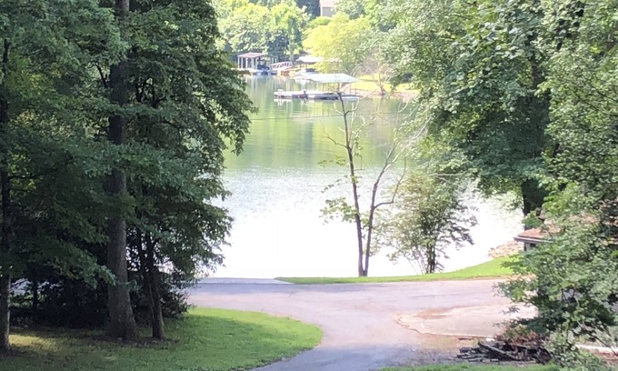 Hiawassee House | Beautiful views of lake Chatuge