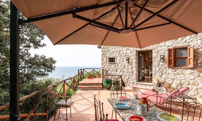 Cala Piccola Villa | Beautiful villa for 6 guests with WIFI, A/C, TV, terrace and parking