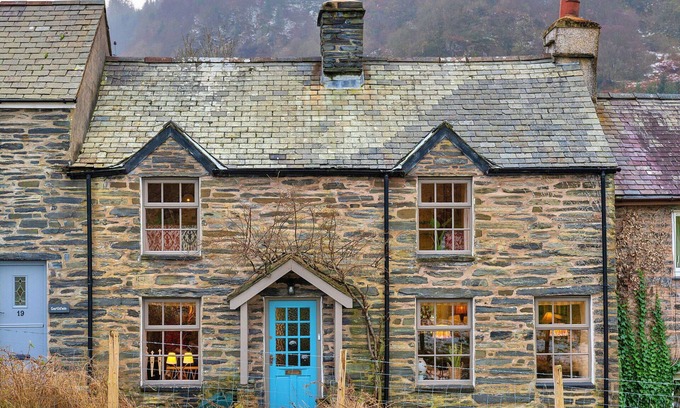 Dolwyddelan House | Beautiful villa for 6 guests with WIFI and pets allowed