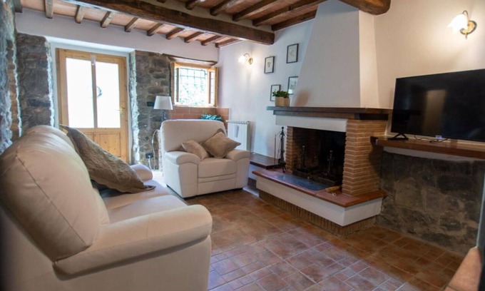 Pescia Villa | Beautiful villa for 6 guests with A/C, WIFI, hot tub, TV, balcony and panoramic view