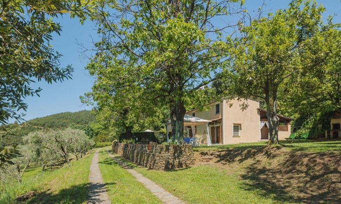 Montignoso House | Beautiful villa for 5 people with WIFI, TV, patio, panoramic view and parking