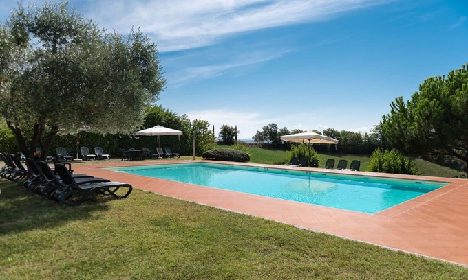 Siena Villa | Beautiful villa for 10 guests with pool, WIFI, TV and pets allowed